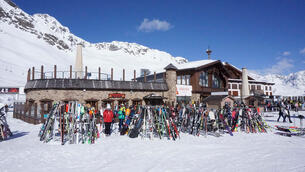 Intralogistics at 2283 metres. Up to 4000 visitors are catered for in the Giggijoch mountain restaurant.