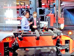 Roller conveyor belt - goods carrier