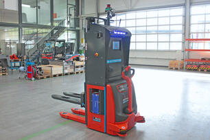 Factory Lift FL400 und FL600: Automatisierter Hochhubwagen