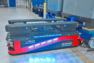 Fahrerloses Unterfahr-FTS: Factory Shuttle FS400