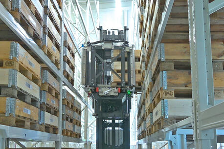 Automatisierter Schmalgang-Stapler FK600