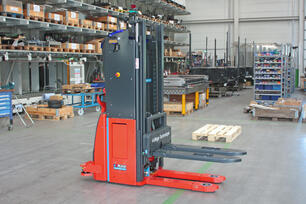 Factory Lift FL400 und FL600: Automatisierter Hochhubwagen