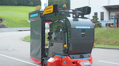 Hybrid navigation of AGV vehicles