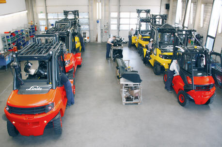 Montage der Drehbaren Fahrerarbeitsplätze für Linde Gabelstapler