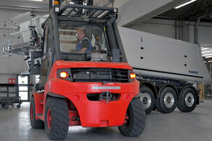 Praxiseinsatz Drehbarer Fahrerarbeitsplatz für Gabelstapler