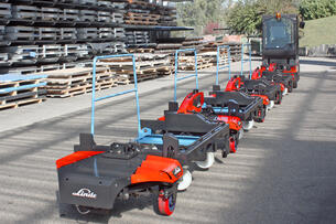 Routenzug Factory Train FT500 mit 4 C-Rahmen. Einsatz auch im Außenbereich möglich.